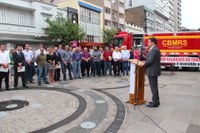 Câmara acompanha entrega de novo caminhão de bombeiros