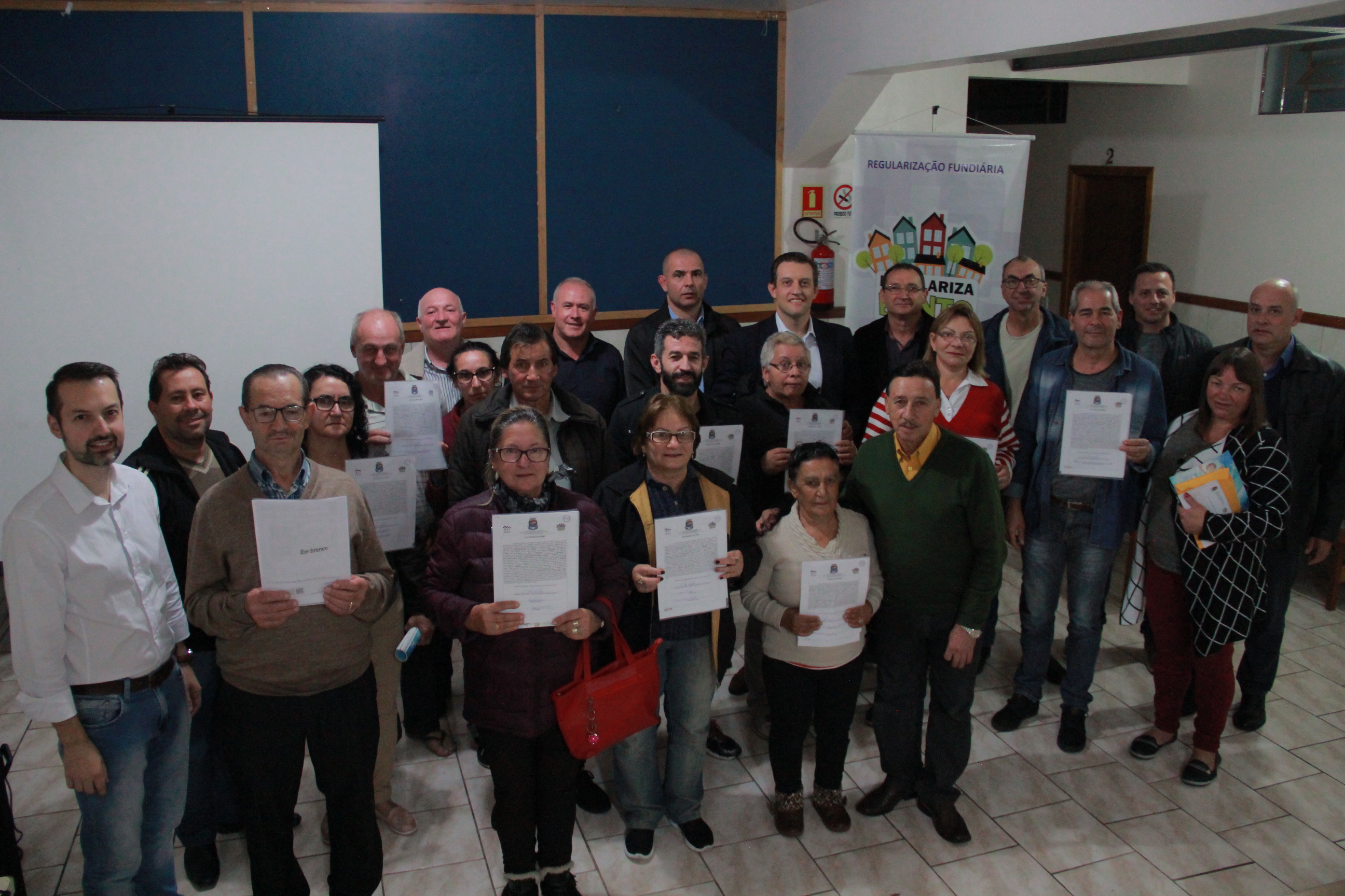 Câmara participa da entrega de título de legitimação de posse no bairro Santa Marta