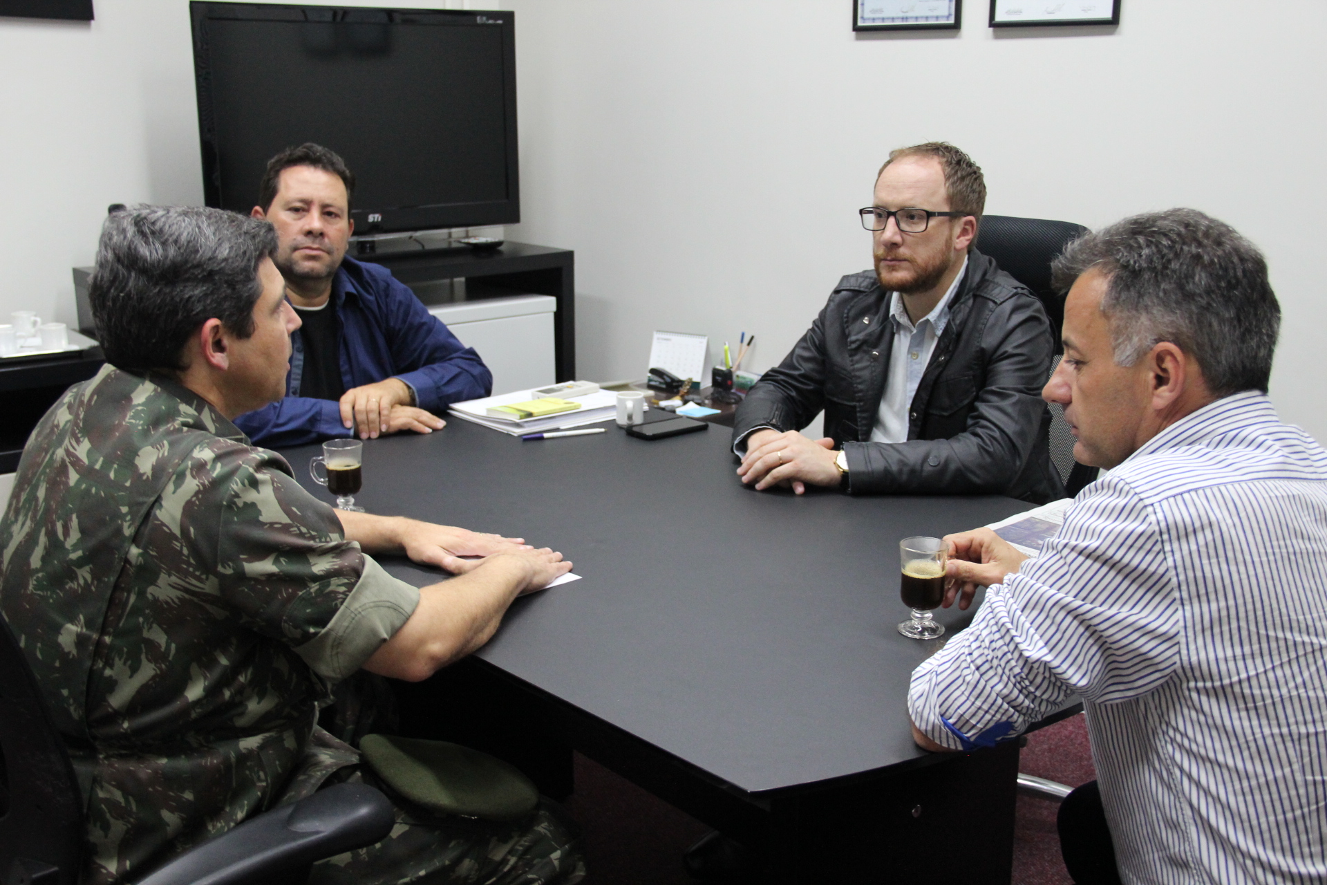 Comandante do 6º Bcom visita a Câmara