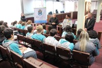 Estudantes visitam a sede do Legislativo