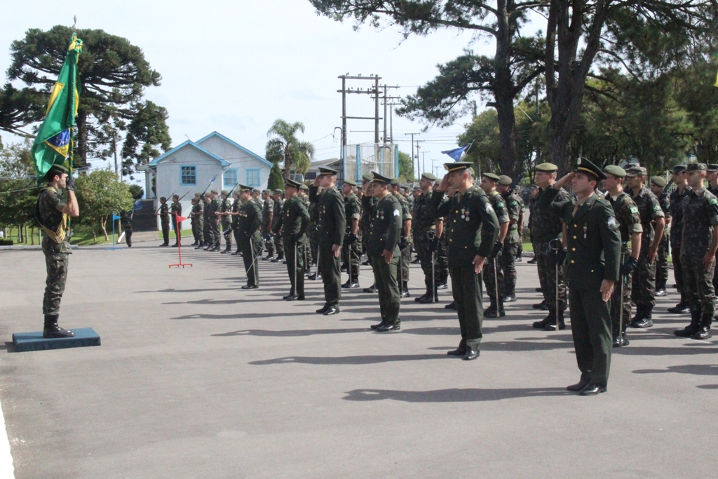 Legislativo presente em homenagem ao Exército