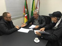 Legislativo recebe presidente do Sinditaxi