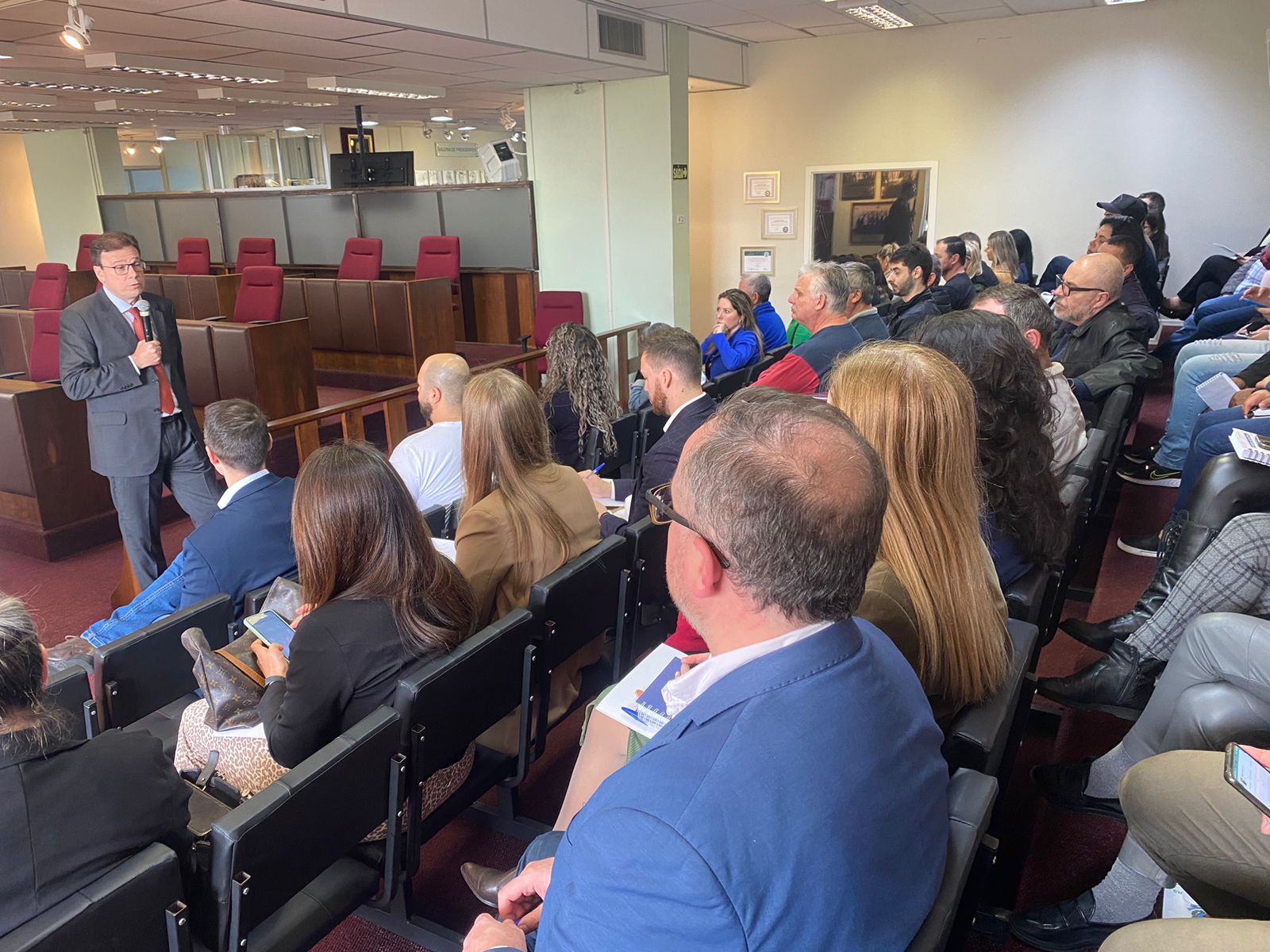 Palestra com Dr. Renato de Azeredo, Conselheiro do TCE-RS, abordou "a relação entre o Tribunal de Contas e o Poder Legislativo"